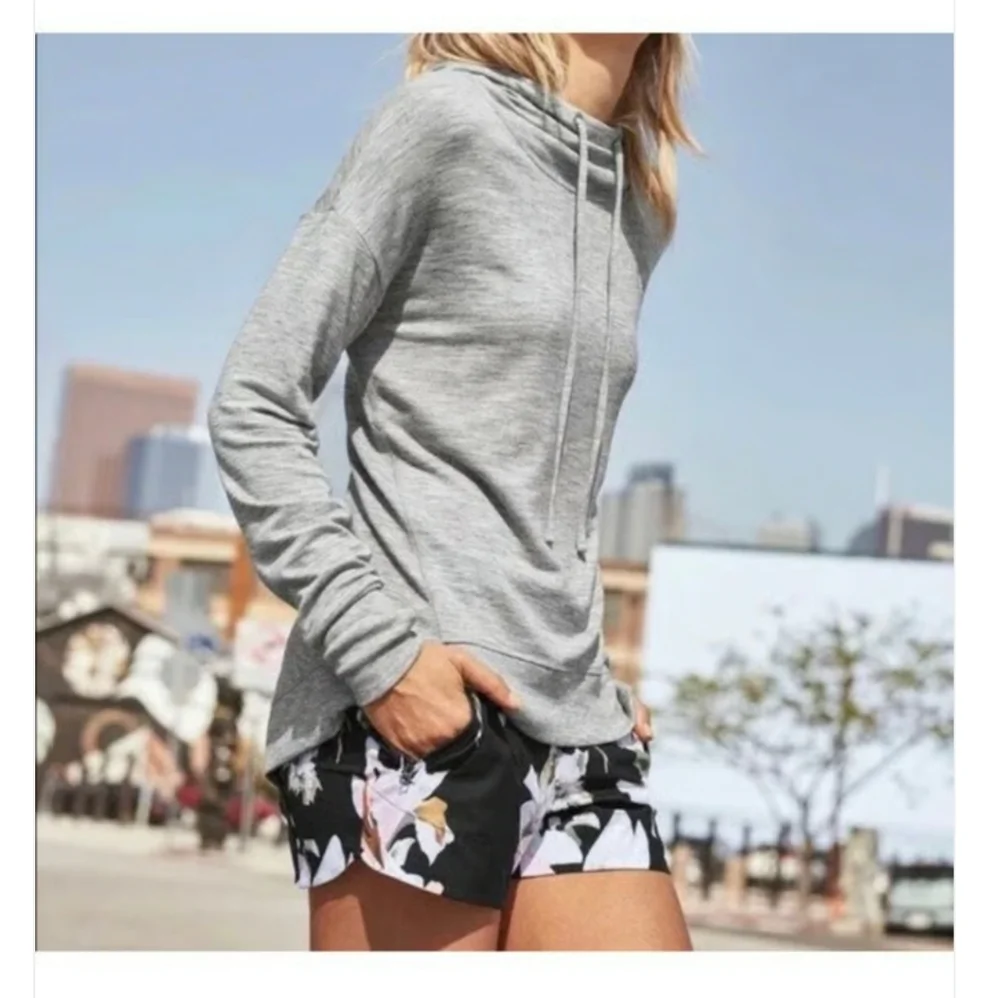 Athleta Polynesia Easy Short - Picture 10 of 10